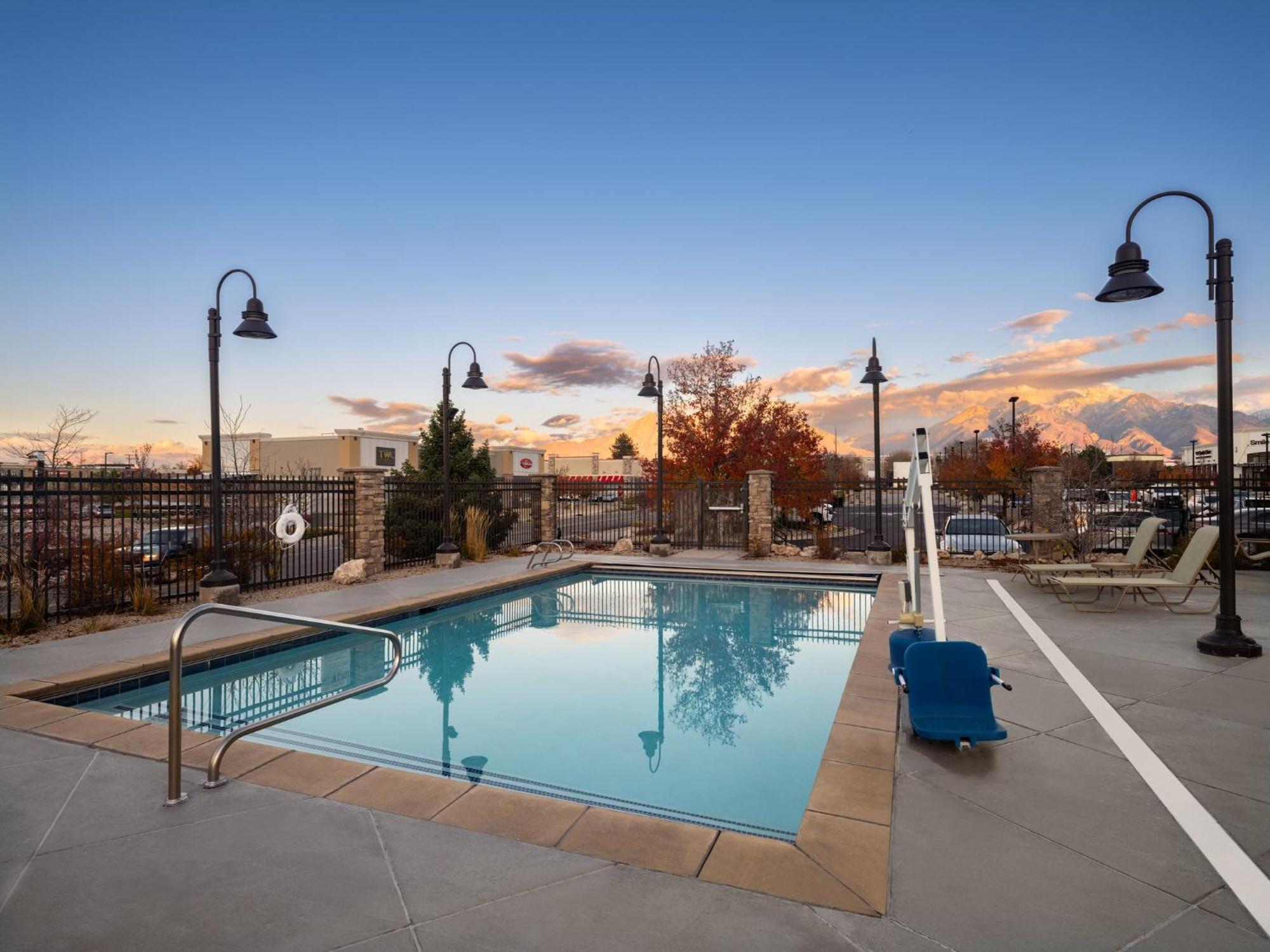 Staybridge Suites Midvale By Ihg Kültér fotó
